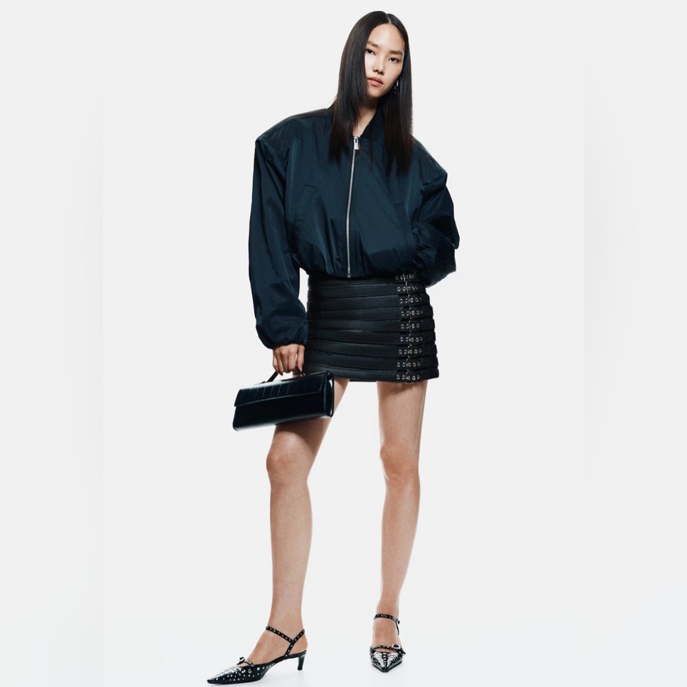H&M A/W 2025
NWT BLACK BELT-DETAIL MINI SKIRT SIZE SMALL